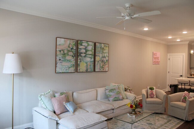 1203 Ivy Rd