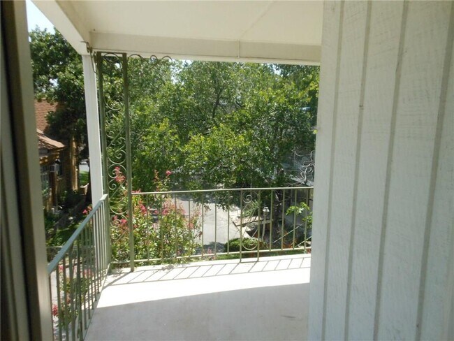 Photo - 2516 Enfield Rd Unit 201