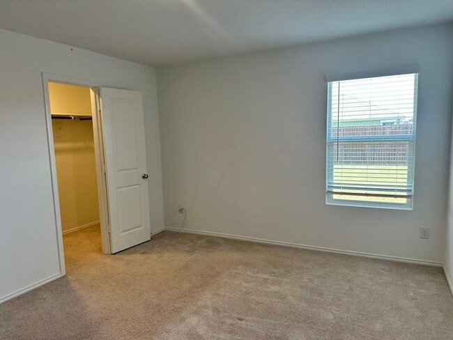 Photo - 330 Ashbrook Wy