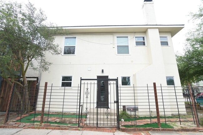 Building Photo - 615 Pacific St