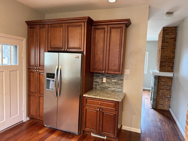 Photo - 2 Bedroom, 1 Bath Townhome in trendy Bloomfield.  Convenient!