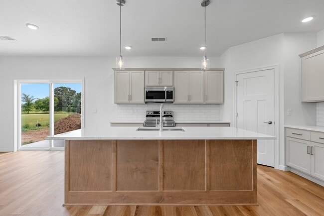 Photo - 2718 Saffron Pl