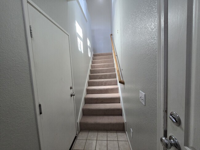 Photo - 425 S Meadowbrook Dr