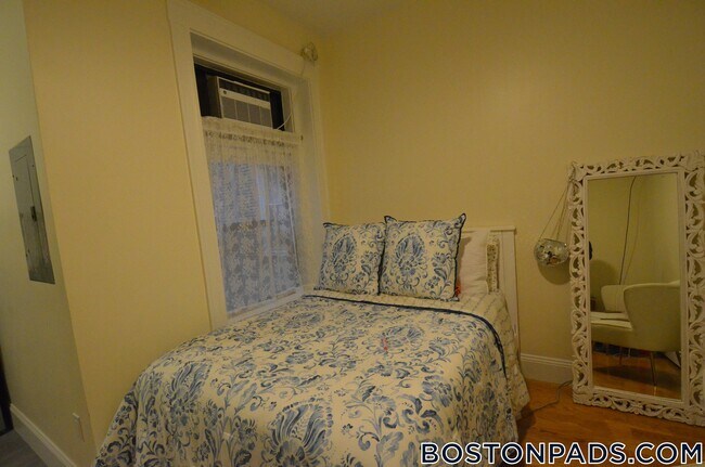 Photo - 79 Westland Ave Unidad 16