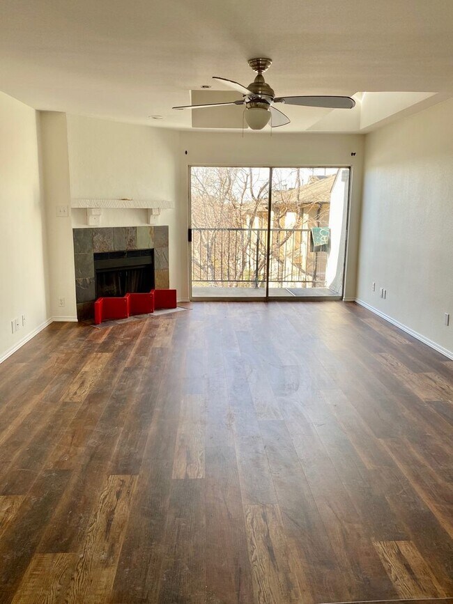 Photo - 3rd level Bird's Nest with downtown Dallas Unit 4221 Cole Ave, #305, Dallas TX 75205