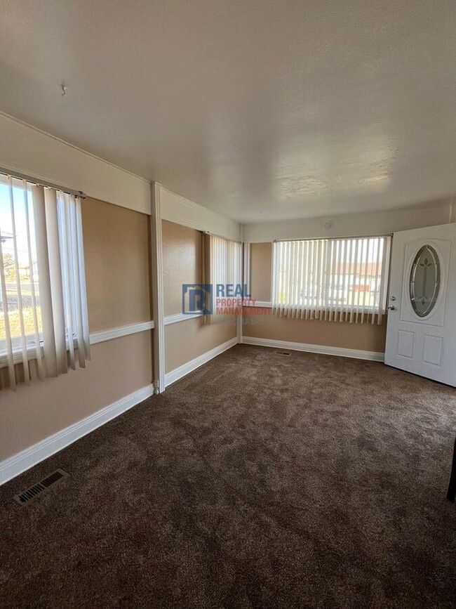 Photo - 2120 W Gill Pl