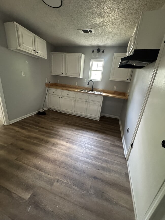 Photo - 639 W Pleasant Ave