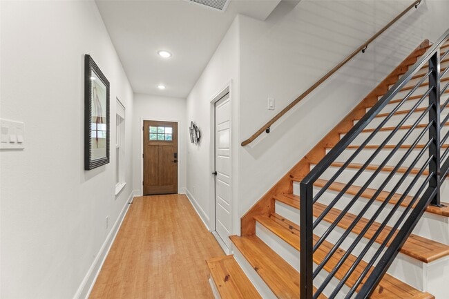 Photo - 3634 Dreyfus St