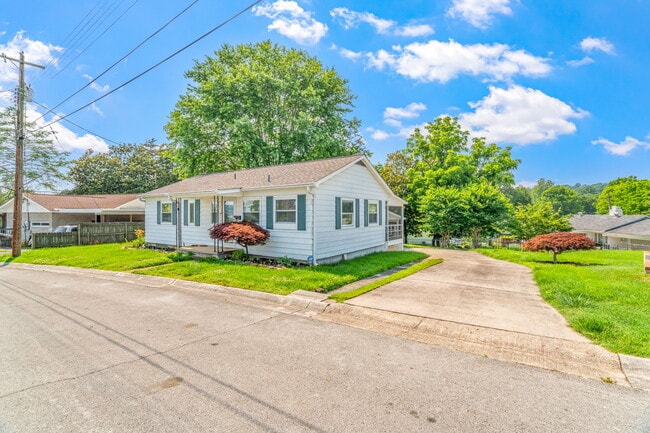 Photo - 102 Victoria Rd House