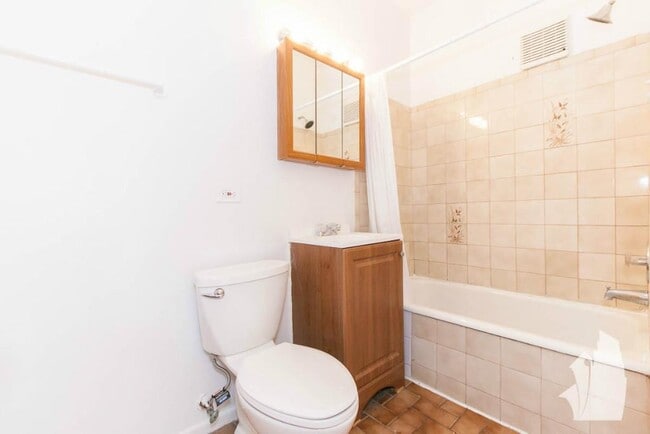 Photo - 4501 N Malden,-3B Unit 3B