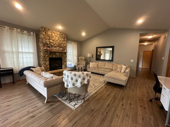Photo - 3 Bed 2.5 Bath Home in Lynden with Garage
