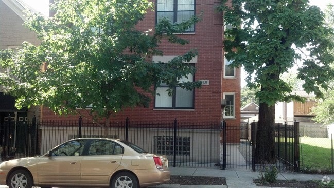 Building Photo - 1636 N Rockwell St Unit #302 Rental