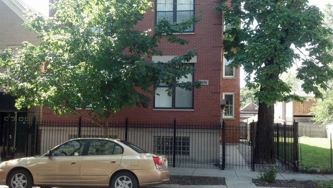 Building Photo - 1636 N Rockwell St Unit #302 Rental
