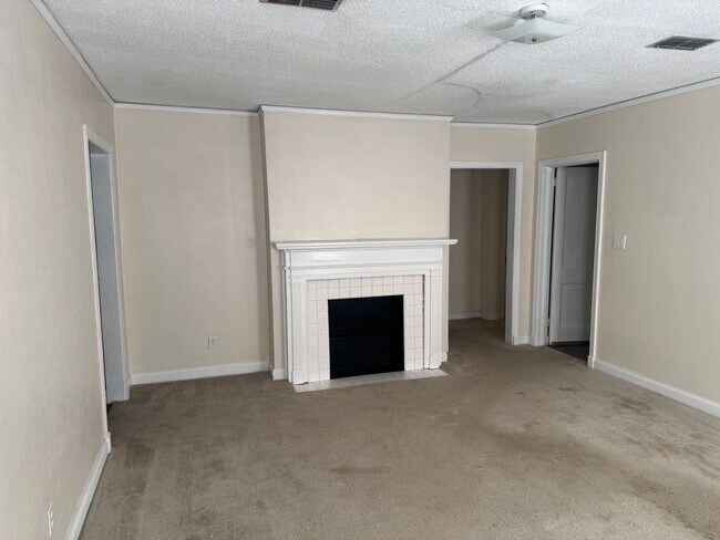 Photo - Large Cloverdale Apartment Unit 1435 East Fairview - Apartment B - 216