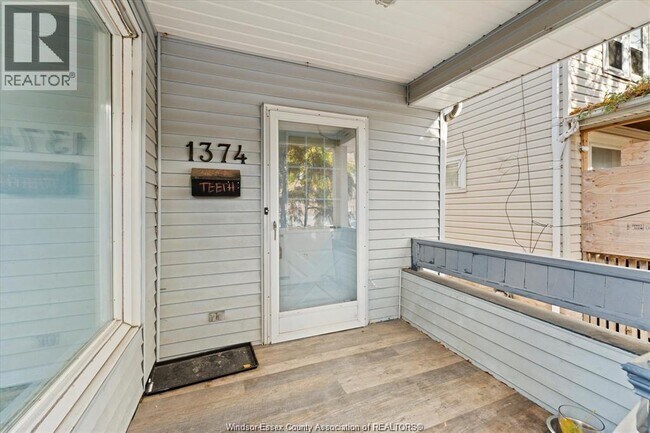 Photo - 1374 Pelissier St