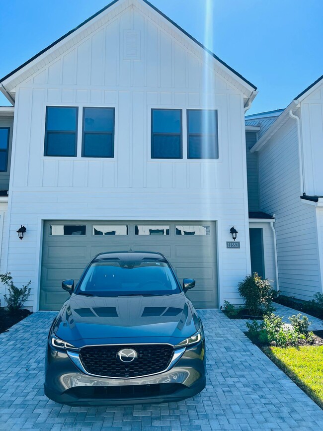 Photo - 11352 Newtonian Blvd