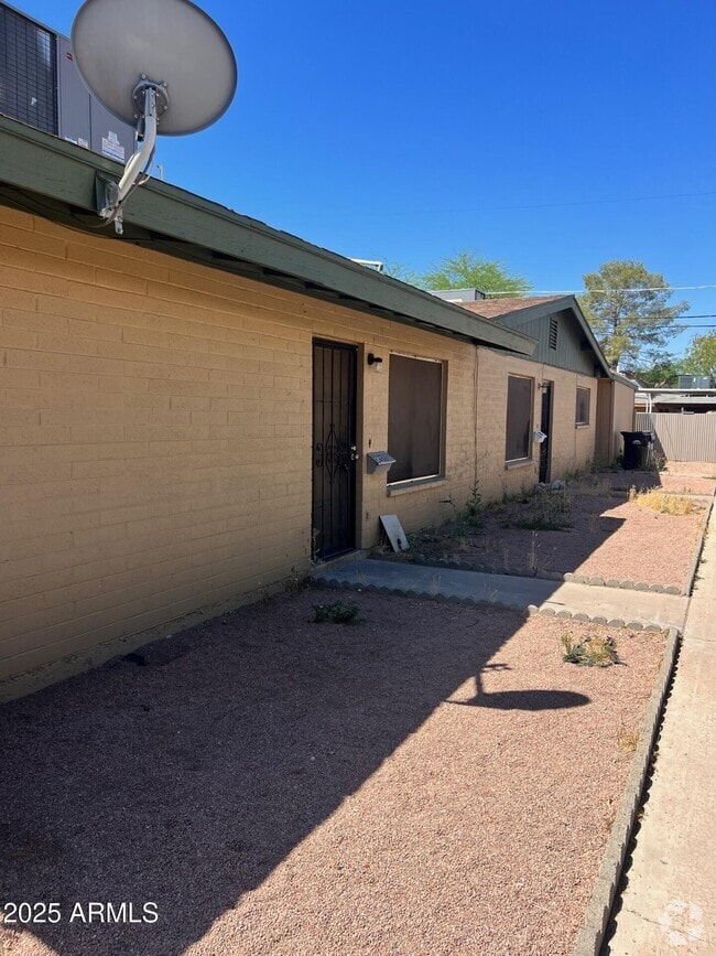Building Photo - 540 N Hall Rental
