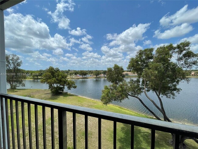 Photo - 8560 N Sherman Cir Unit 504