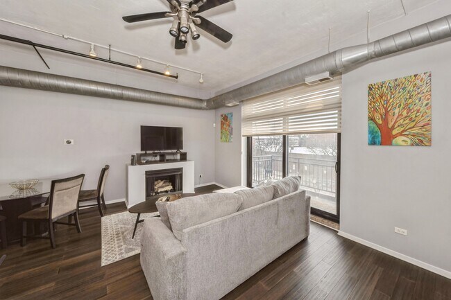 Photo - 2024 S Wabash Ave