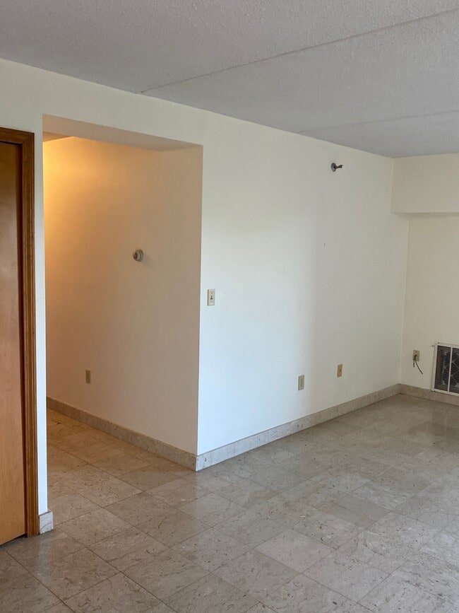 Hollway - 2500 Mystic Valley Pky Unit 702