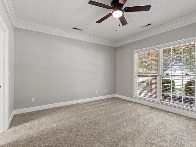 Photo - 105 Dorchester Ln
