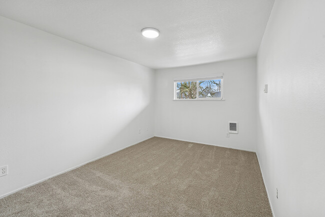 Building Photo - Alturas Cedar Hills