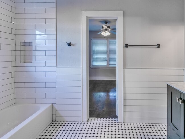 Photo - 1004 NW 32nd St