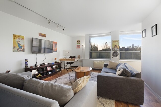 Photo - 1355 N Sandburg Ter Unit 303D