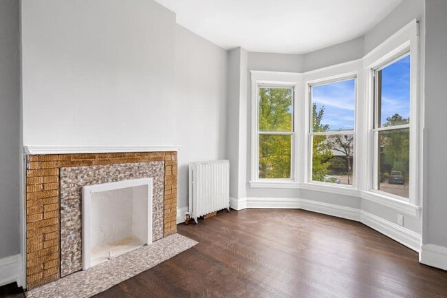 Building Photo - 1 bedroom in Chicago IL 60302 Unit 2F