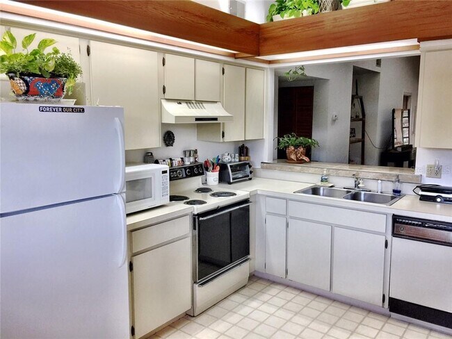 New stove w microwave not shown - 4438 Middlebrook Rd Unit 4438