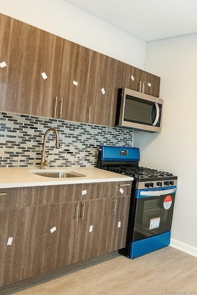 Building Photo - 639 Barnum Ave Unit 2L Rental
