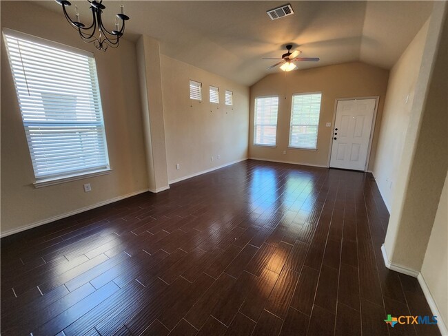 Photo - 538 Creekside Cir