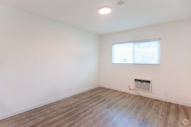 1BR,1BA- Bedroom