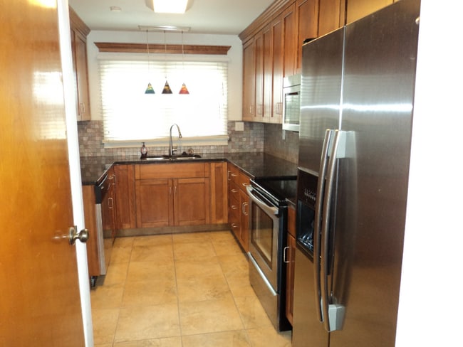 Photo - 1601 W Broadway