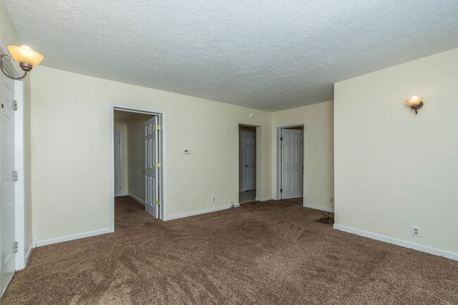 Photo - 113 E 15th St