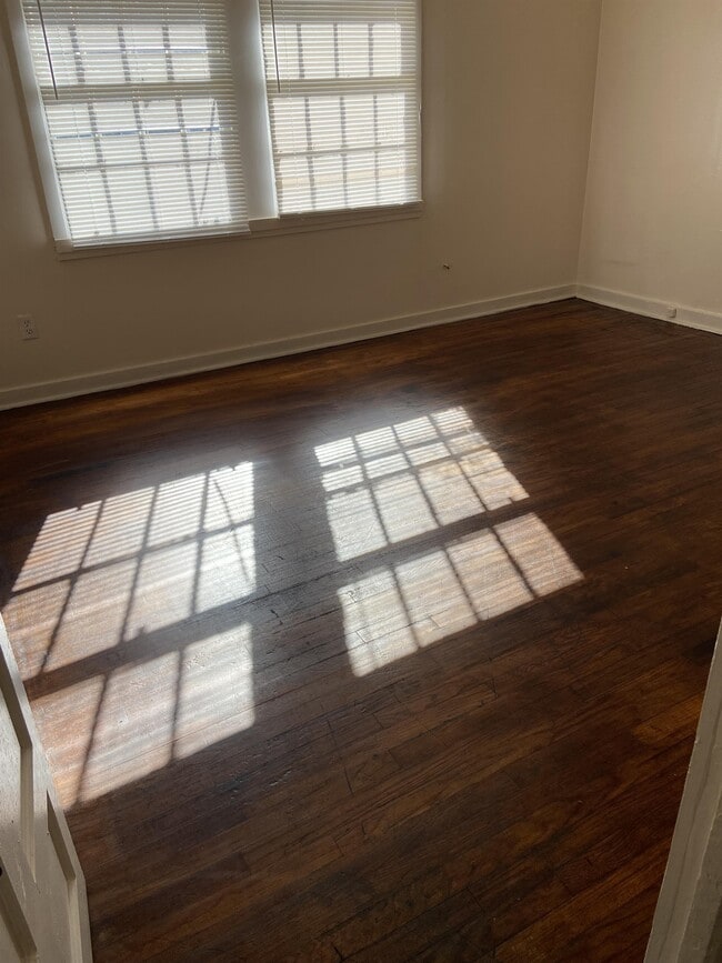 Photo - 2402 Knox Dr