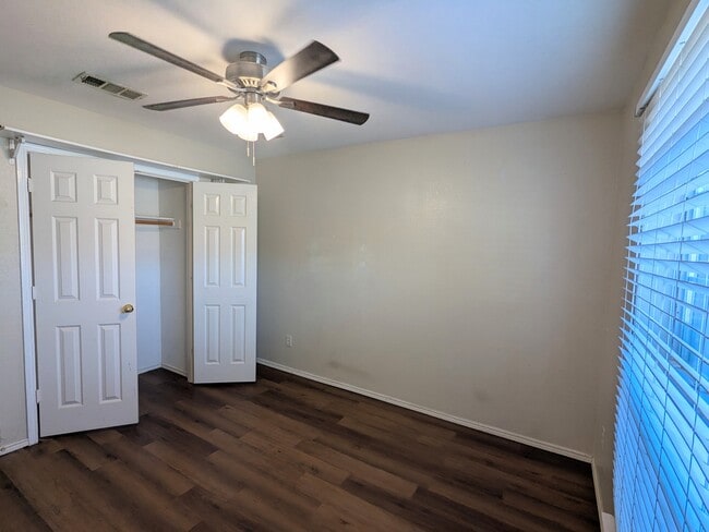 Photo - 124 S Bending Oak Ln