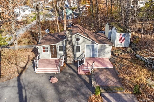 Building Photo - 9 Sylvan Trail