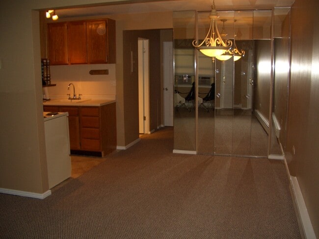 Building Photo - 8811 Schneider Ave Unit 23