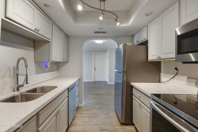 Building Photo - 10444 N 69th St Unit 127