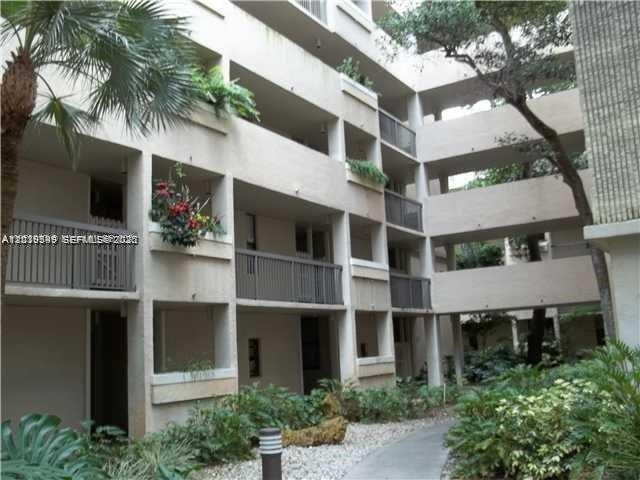Building Photo - 6800 Cypress Rd Unit 411