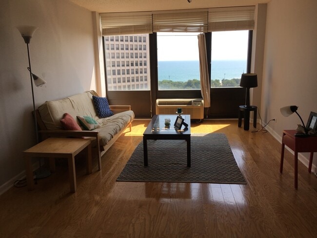 Photo - 5320 N Sheridan Rd