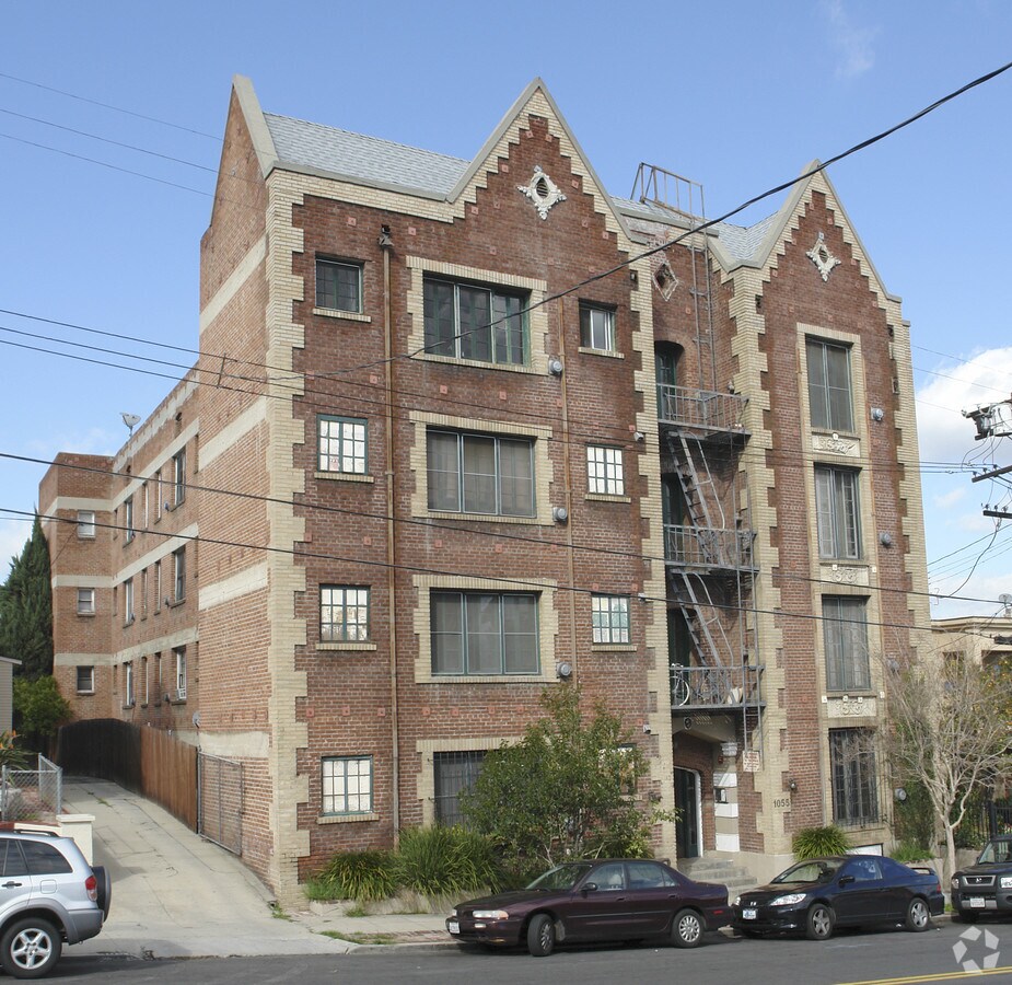 1055 Sanborn Ave - 1055 Sanborn Ave Apartments