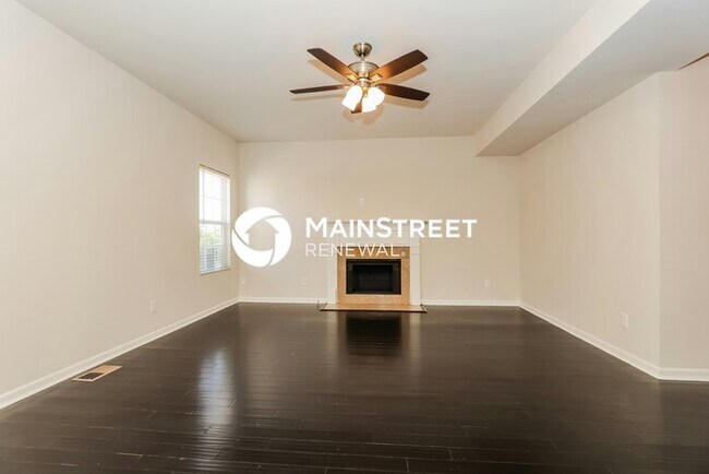 Photo - 4 Bedroom Pet-Friendly Home in Nashville, TN with Main Street Renewal