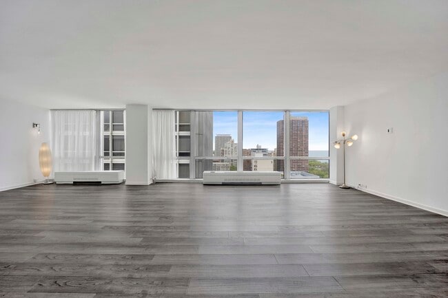 Photo - 330 W Diversey Pkwy