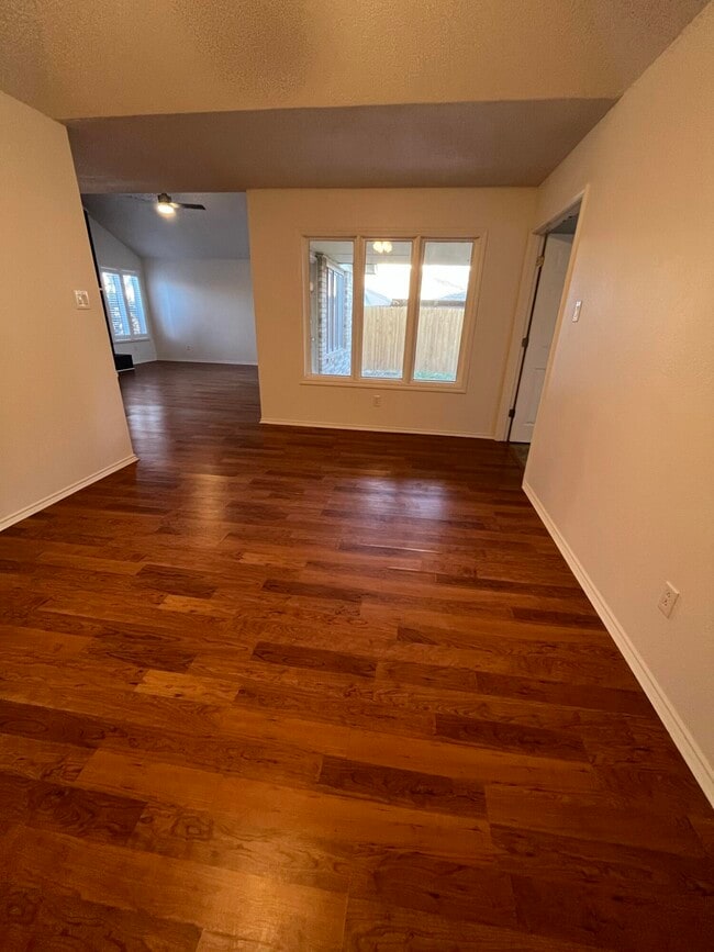 Photo - 5221 84th St