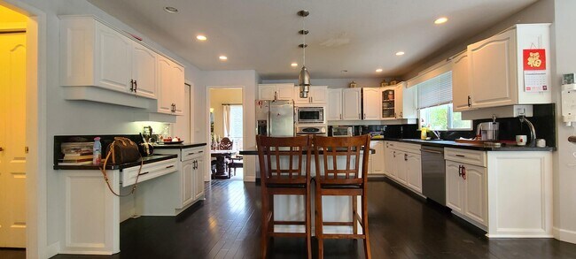 Photo - 3079 145A St