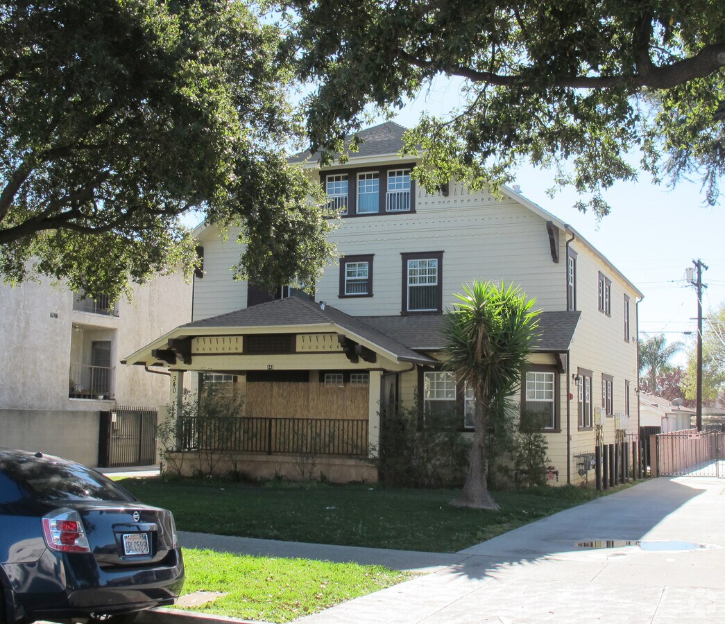 Photo - 340-342 Riverdale Dr