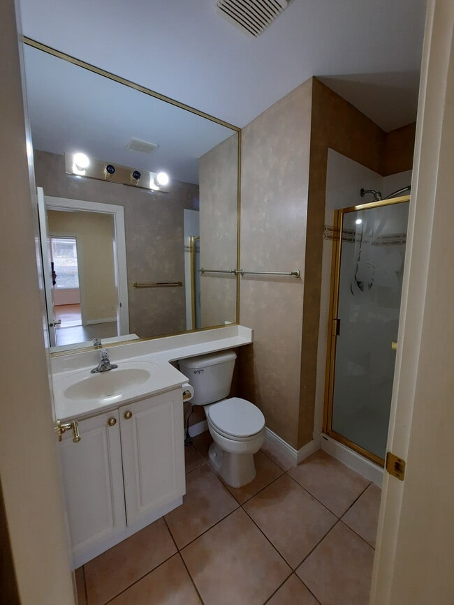 Photo - 5283 Chesham Ave