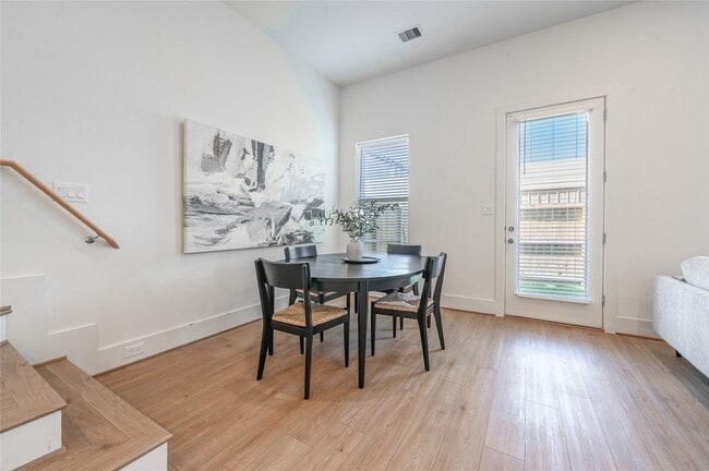 Building Photo - 7607 Victory Reserve St